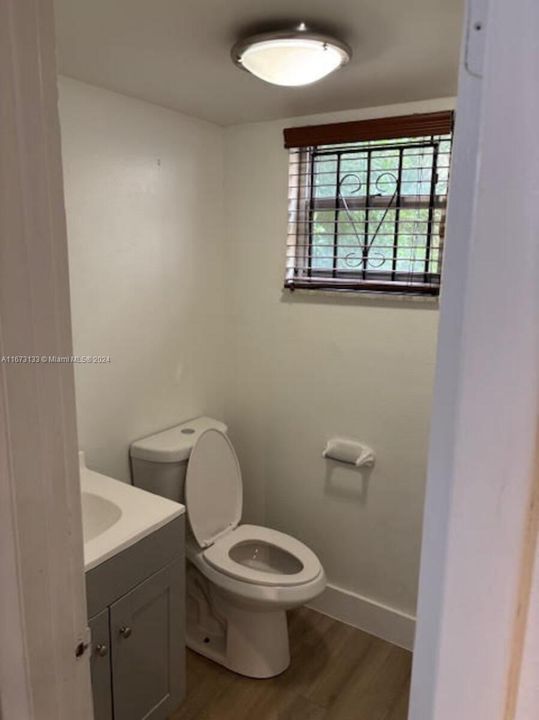 For Sale: $314,999 (2 beds, 1 baths, 954 Square Feet)