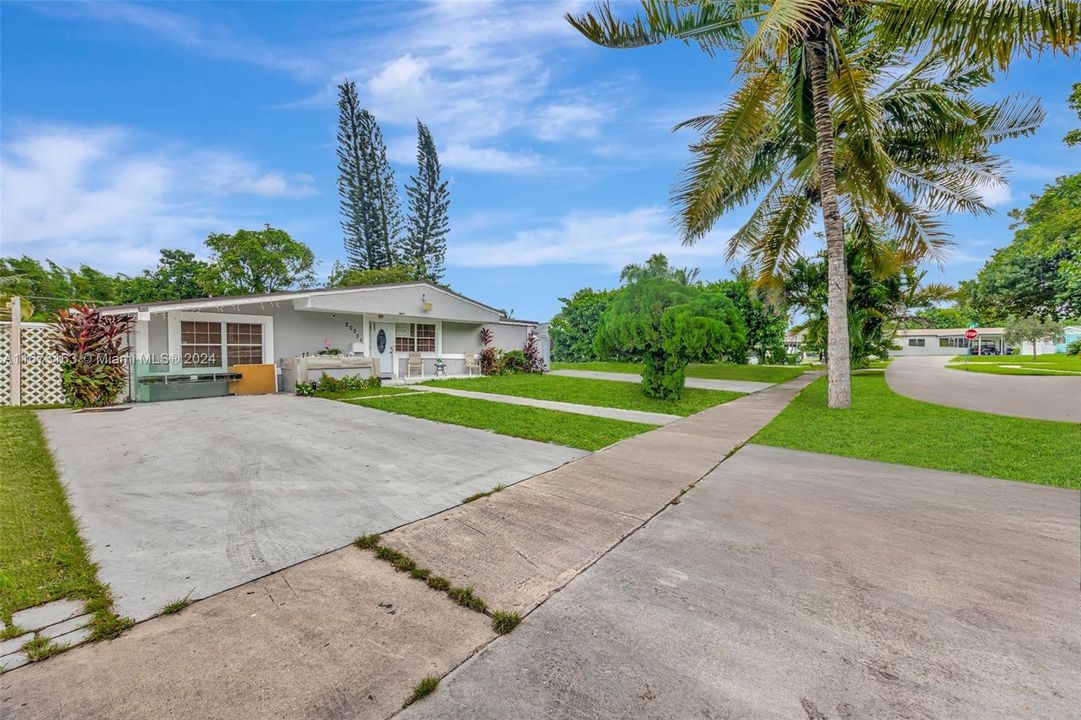 For Sale: $750,000 (4 beds, 2 baths, 2151 Square Feet)