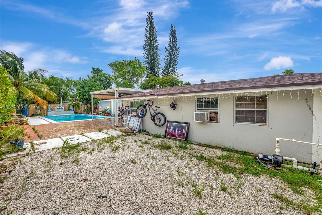 For Sale: $750,000 (4 beds, 2 baths, 2151 Square Feet)