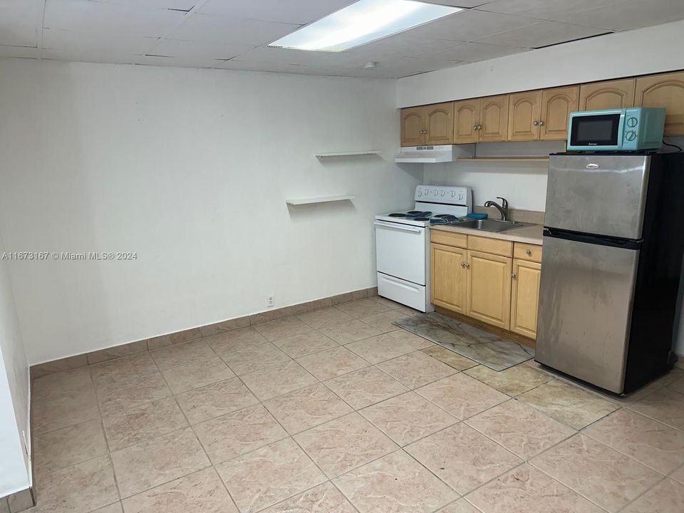 For Rent: $1,190 (1 beds, 1 baths, 370 Square Feet)