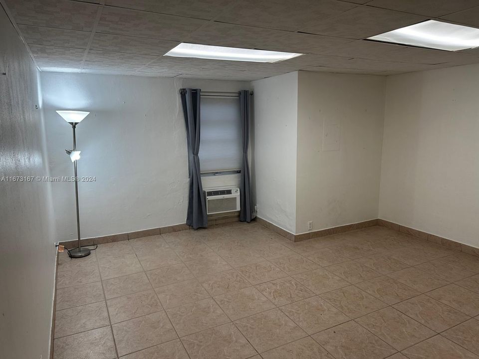 For Rent: $1,190 (1 beds, 1 baths, 370 Square Feet)