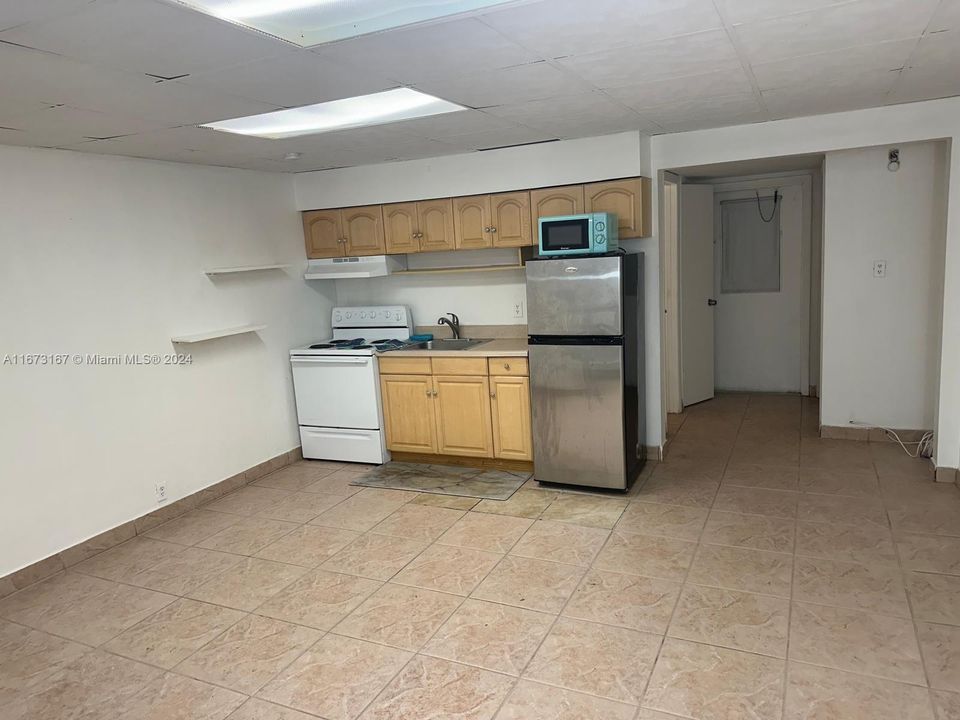 For Rent: $1,190 (1 beds, 1 baths, 370 Square Feet)