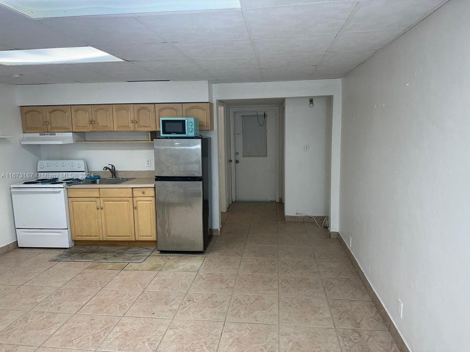 For Rent: $1,190 (1 beds, 1 baths, 370 Square Feet)