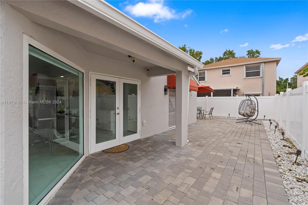 For Sale: $524,900 (3 beds, 2 baths, 1304 Square Feet)