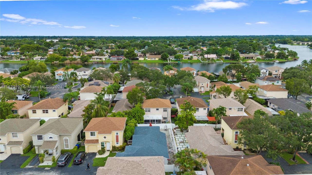 For Sale: $524,900 (3 beds, 2 baths, 1304 Square Feet)