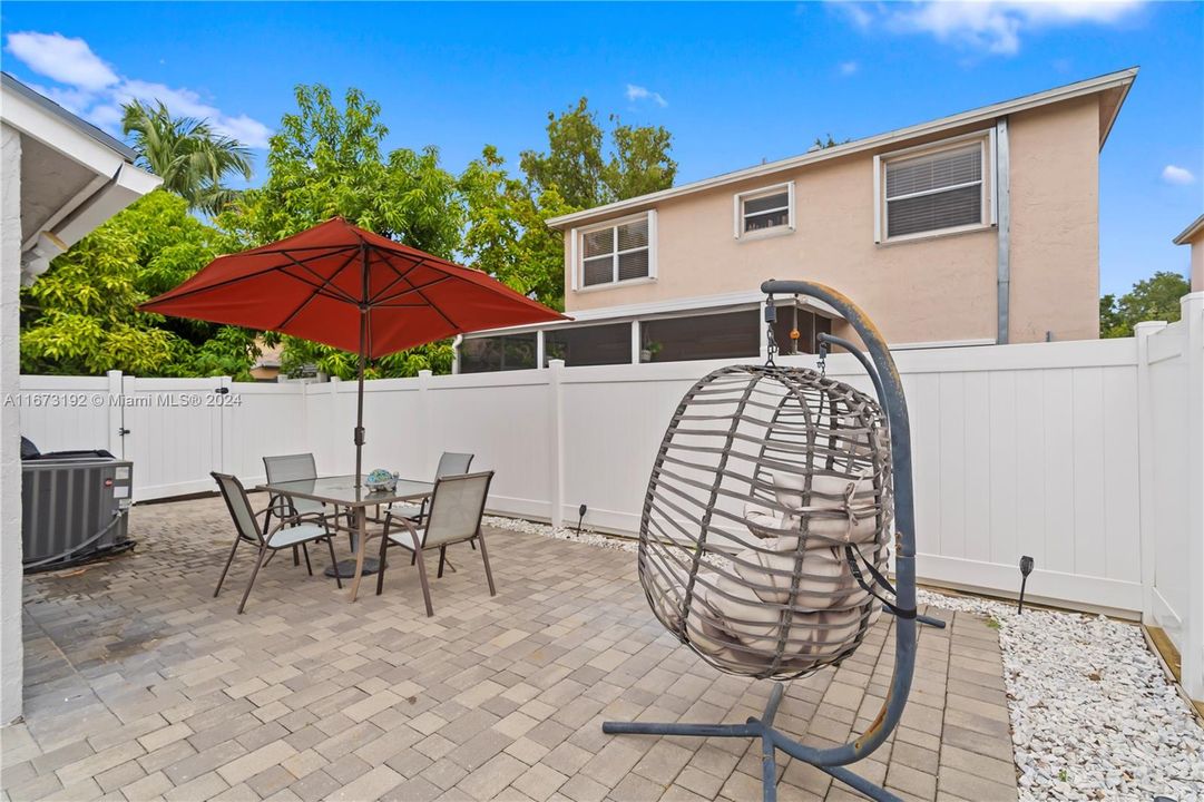 For Sale: $524,900 (3 beds, 2 baths, 1304 Square Feet)