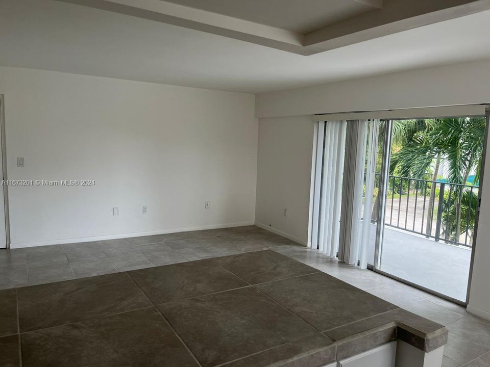 For Sale: $320,000 (2 beds, 2 baths, 1190 Square Feet)