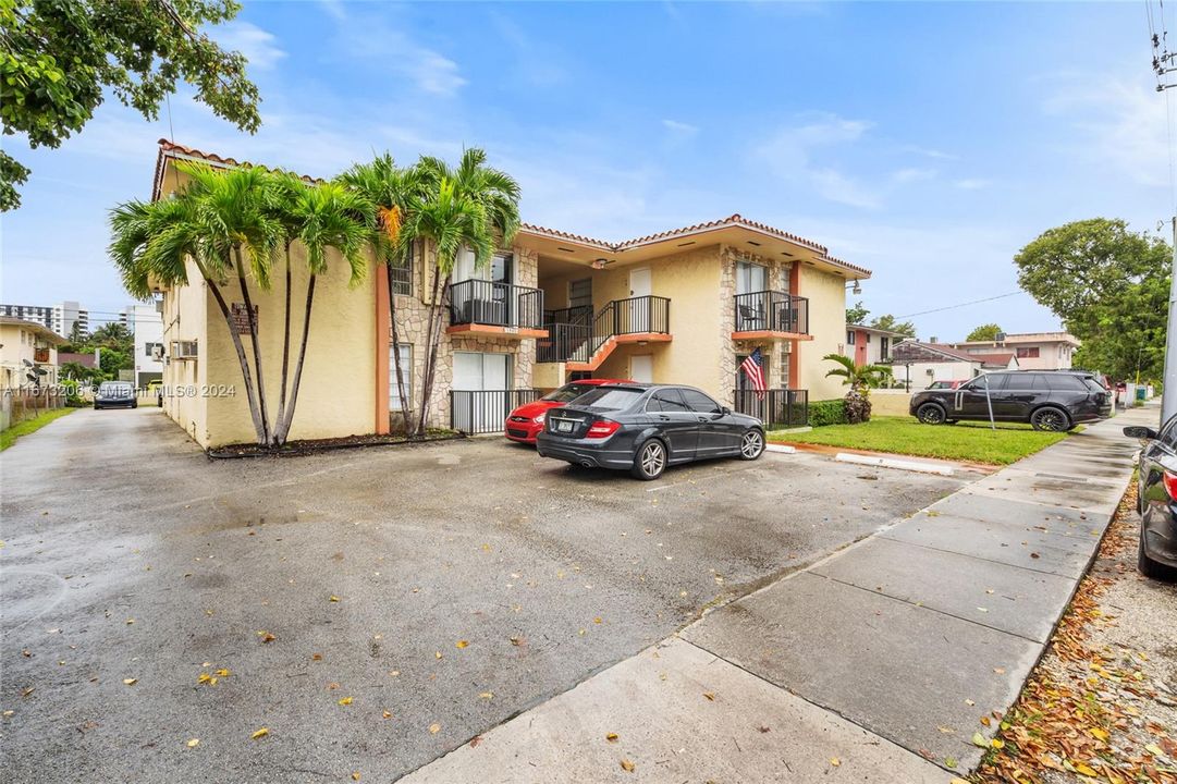 For Sale: $259,999 (2 beds, 1 baths, 612 Square Feet)