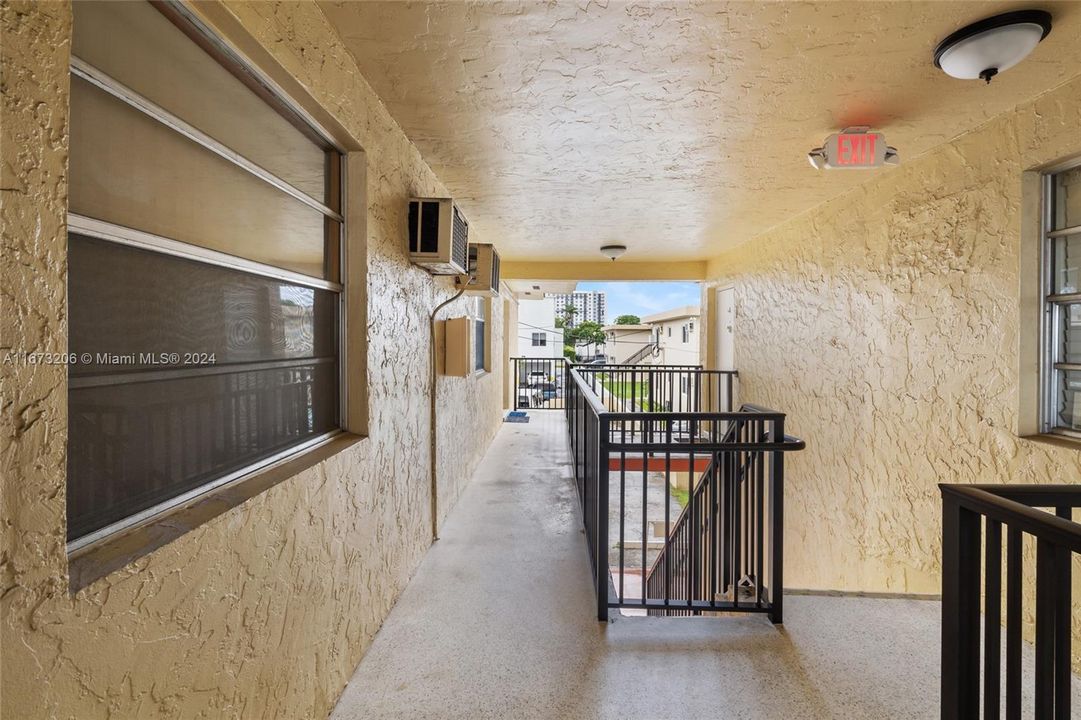 For Sale: $259,999 (2 beds, 1 baths, 612 Square Feet)