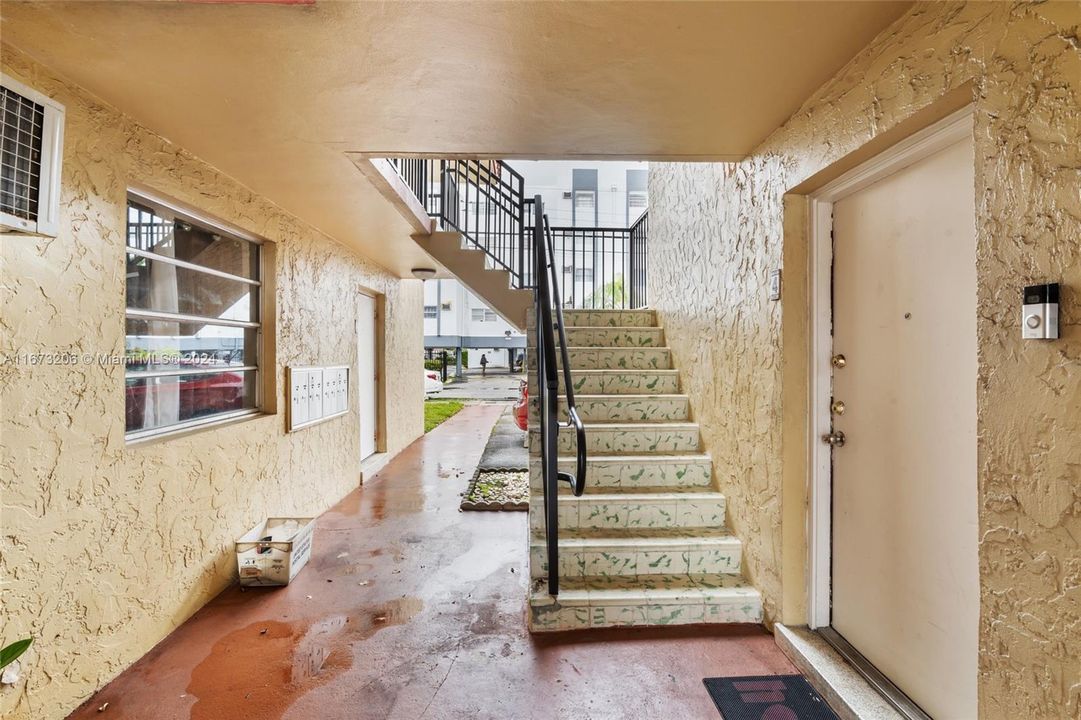 For Sale: $259,999 (2 beds, 1 baths, 612 Square Feet)