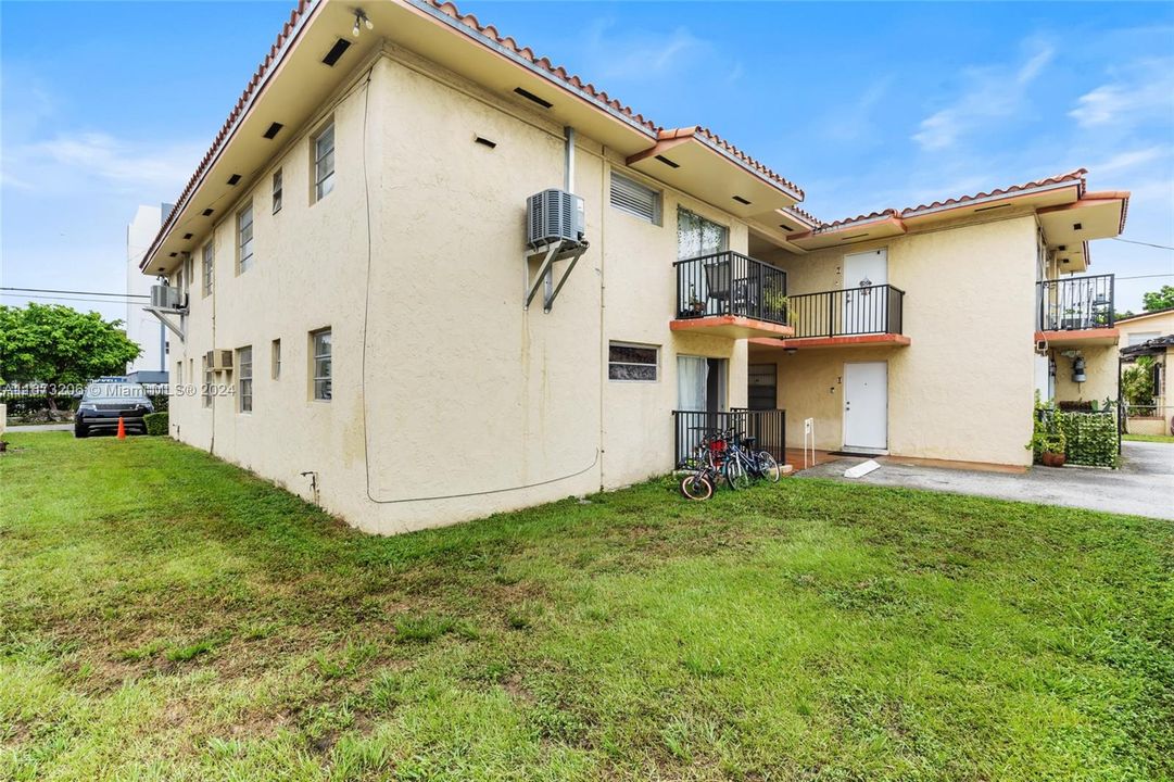 For Sale: $259,999 (2 beds, 1 baths, 612 Square Feet)