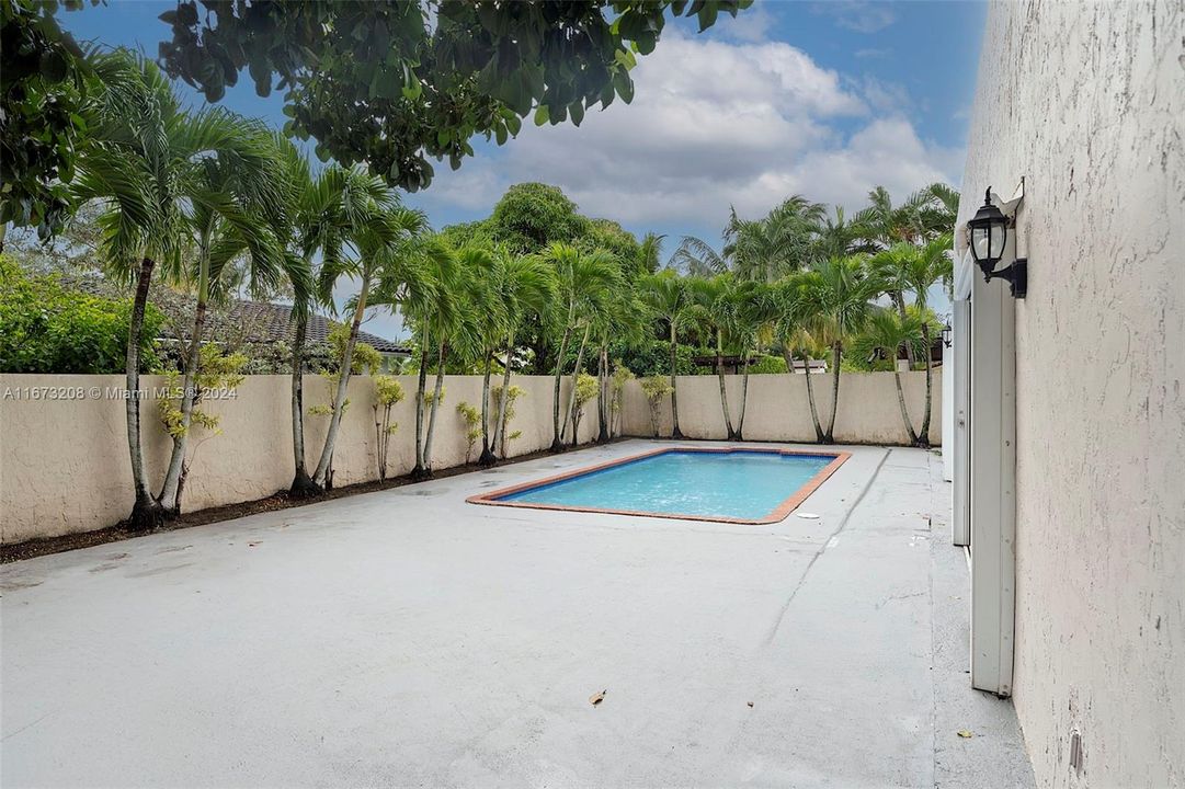 En Venta: $850,000 (4 camas, 2 baños, 2901 Pies cuadrados)