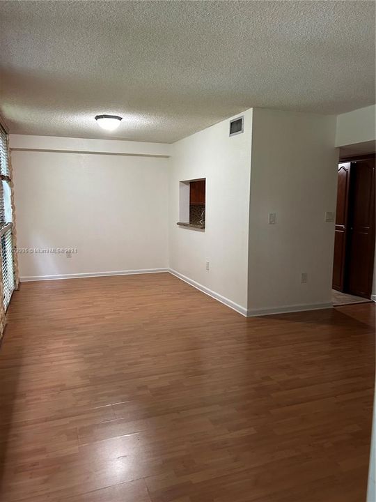 For Rent: $1,900 (1 beds, 1 baths, 708 Square Feet)