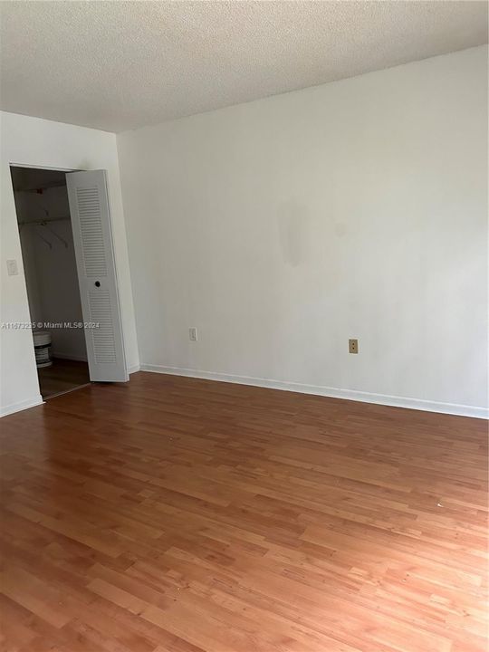 For Rent: $1,900 (1 beds, 1 baths, 708 Square Feet)