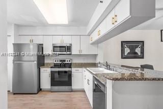 For Sale: $349,000 (3 beds, 2 baths, 1392 Square Feet)