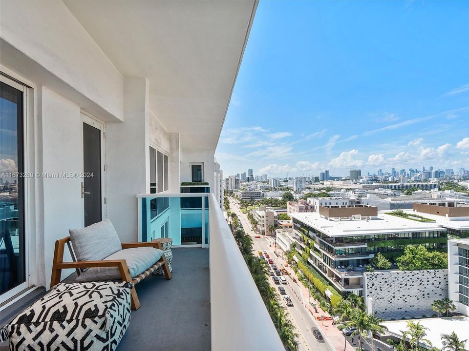 For Sale: $4,700,000 (2 beds, 2 baths, 1569 Square Feet)