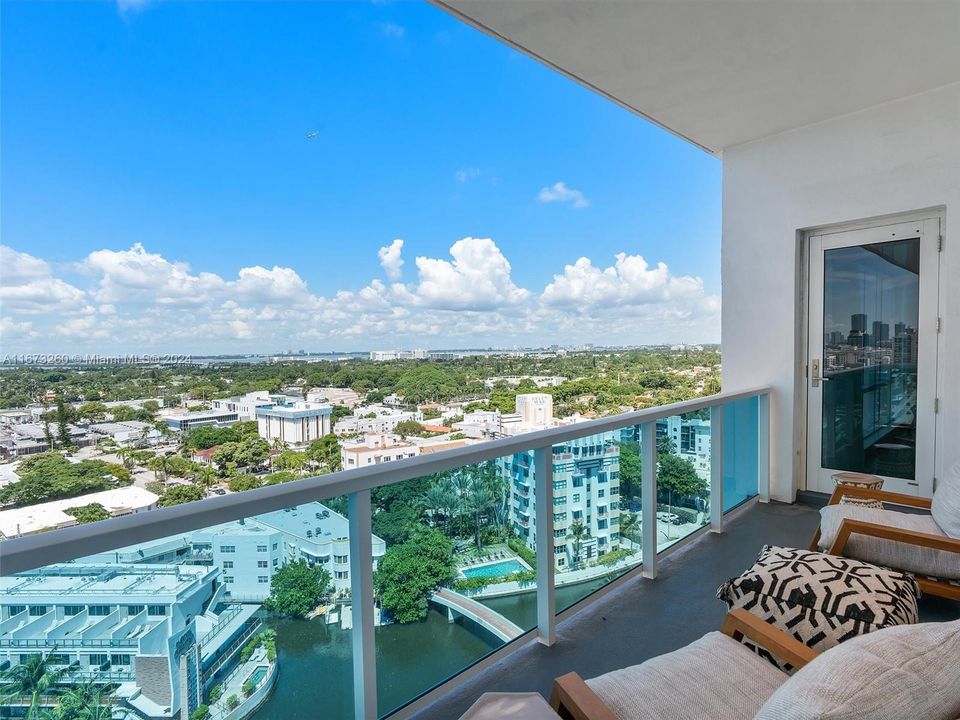 For Sale: $4,700,000 (2 beds, 2 baths, 1569 Square Feet)