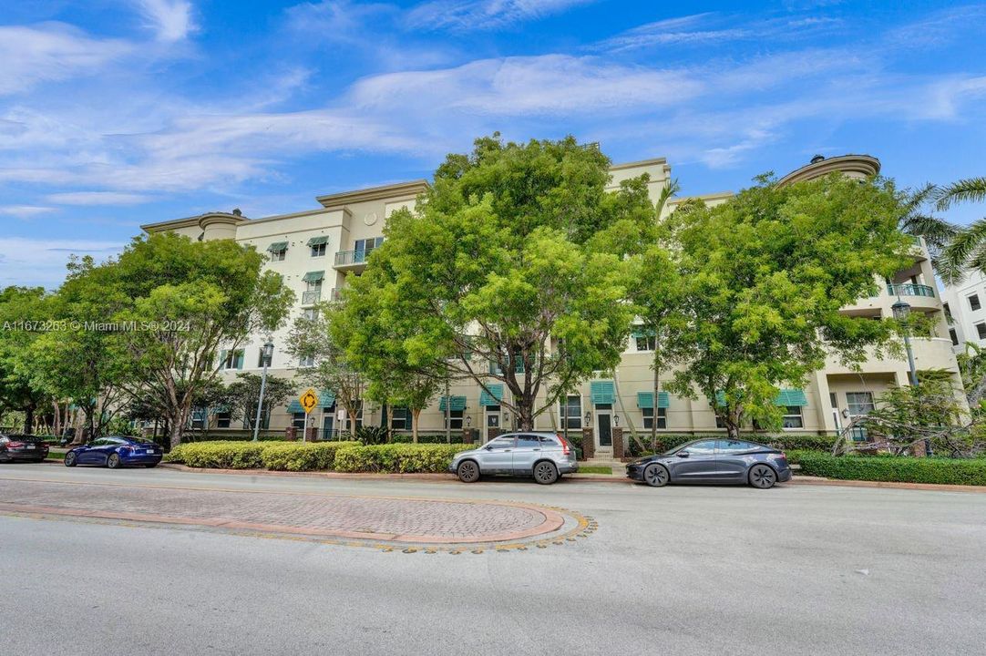 For Sale: $475,000 (2 beds, 2 baths, 1338 Square Feet)