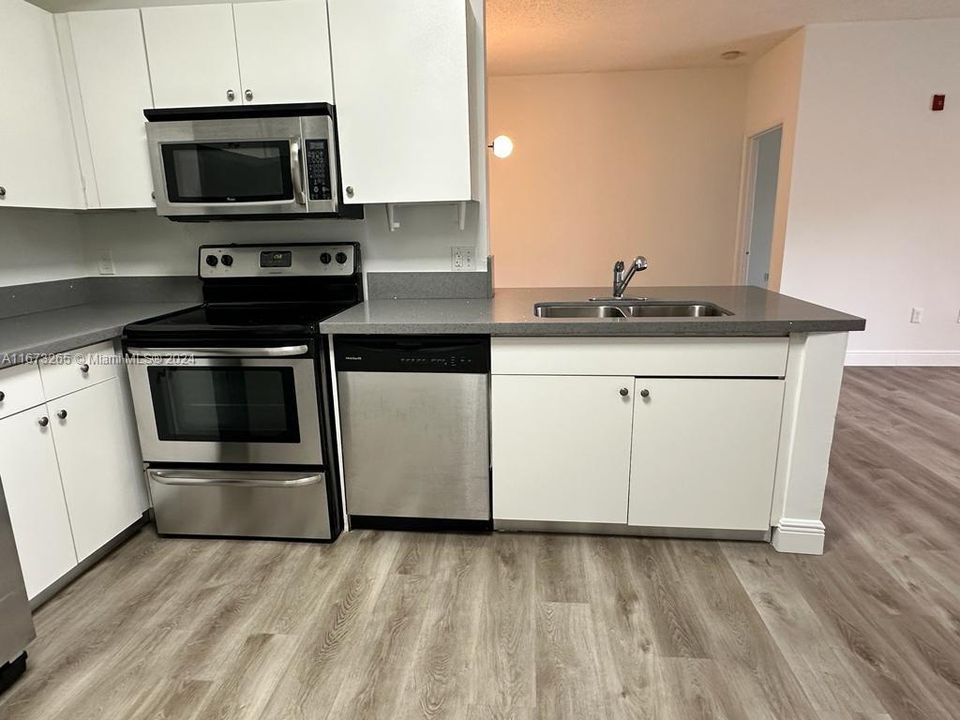 For Rent: $2,450 (2 beds, 2 baths, 1183 Square Feet)