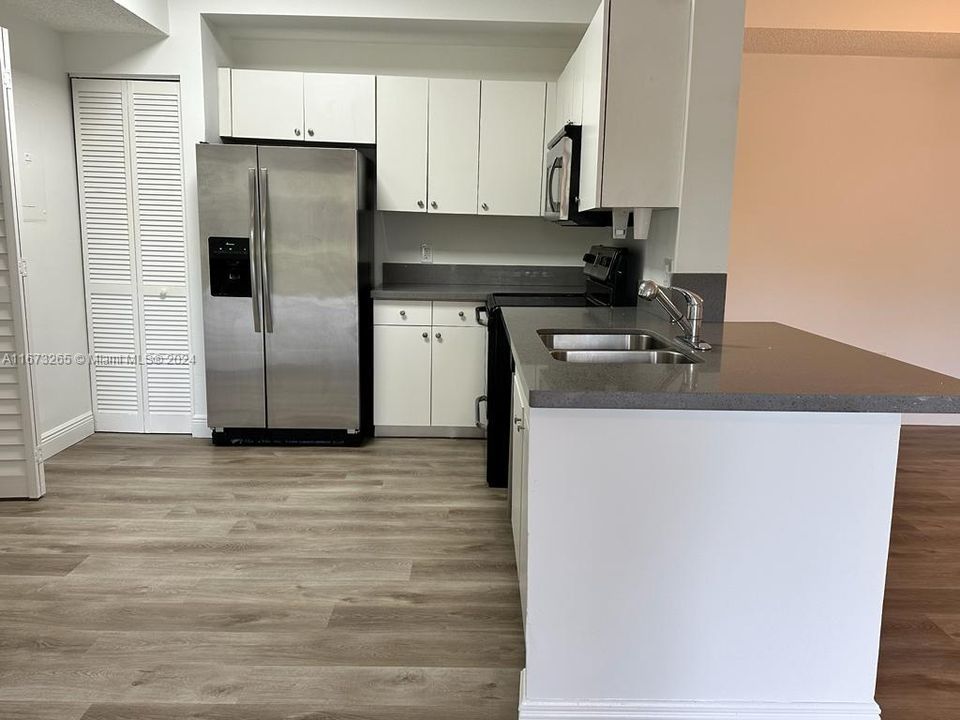 For Rent: $2,450 (2 beds, 2 baths, 1183 Square Feet)