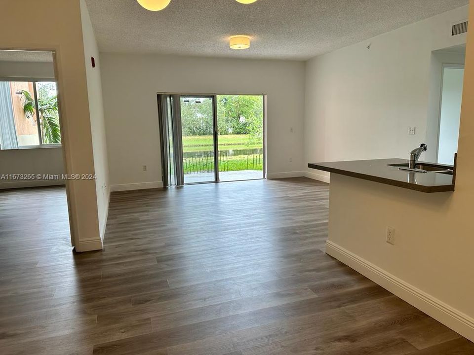 For Rent: $2,450 (2 beds, 2 baths, 1183 Square Feet)