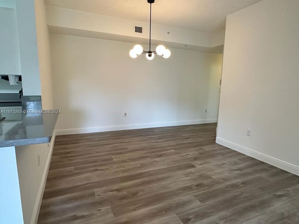 For Rent: $2,450 (2 beds, 2 baths, 1183 Square Feet)