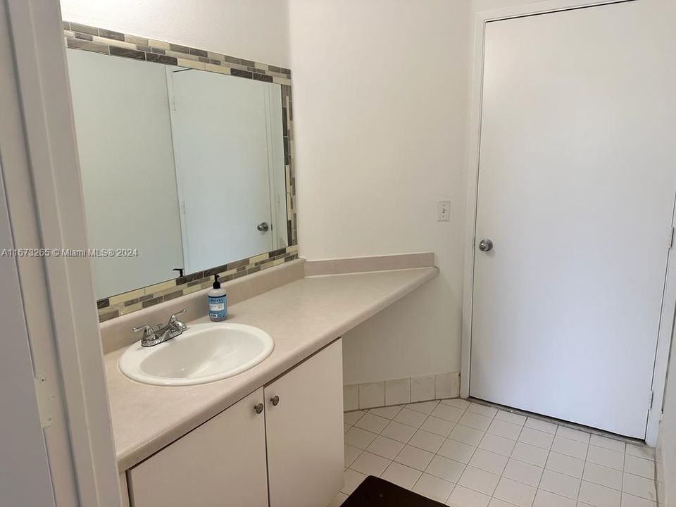 For Rent: $2,450 (2 beds, 2 baths, 1183 Square Feet)