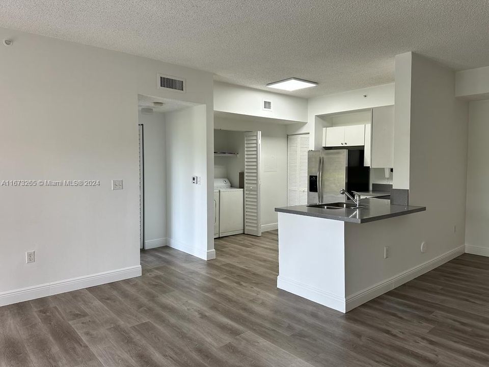 For Rent: $2,450 (2 beds, 2 baths, 1183 Square Feet)