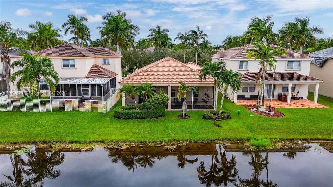 For Sale: $845,000 (4 beds, 2 baths, 1978 Square Feet)