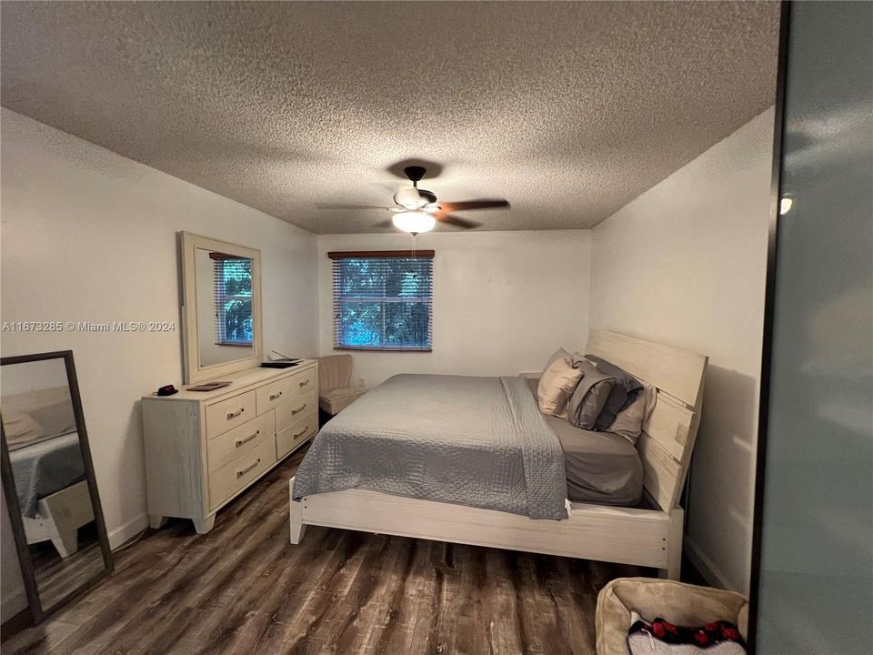 For Rent: $2,200 (1 beds, 1 baths, 899 Square Feet)