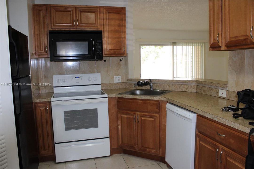 For Rent: $2,200 (2 beds, 2 baths, 1020 Square Feet)