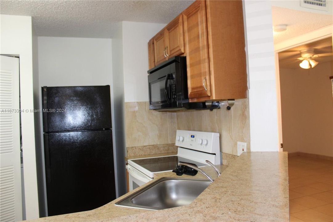 For Rent: $2,200 (2 beds, 2 baths, 1020 Square Feet)