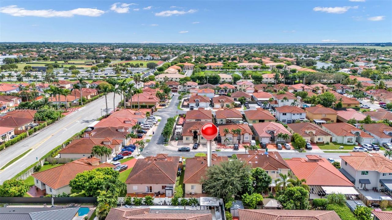 Active With Contract: $600,000 (3 beds, 2 baths, 1701 Square Feet)