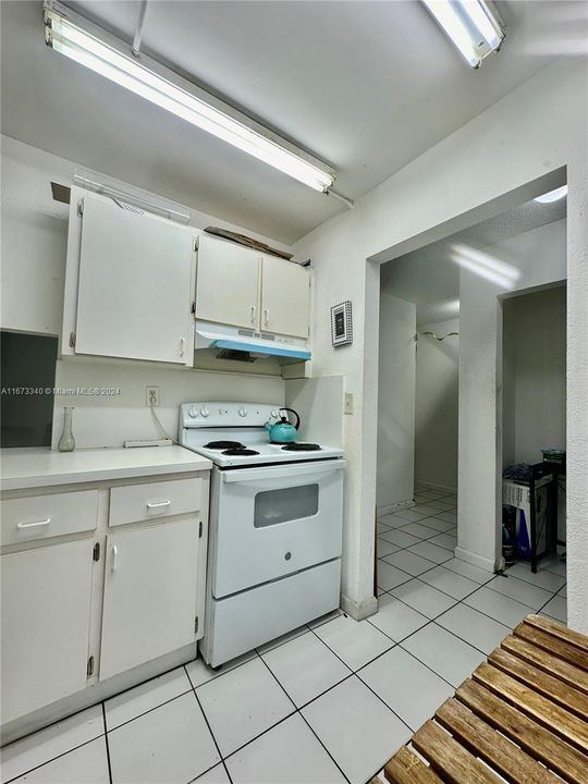 For Sale: $155,000 (1 beds, 1 baths, 730 Square Feet)