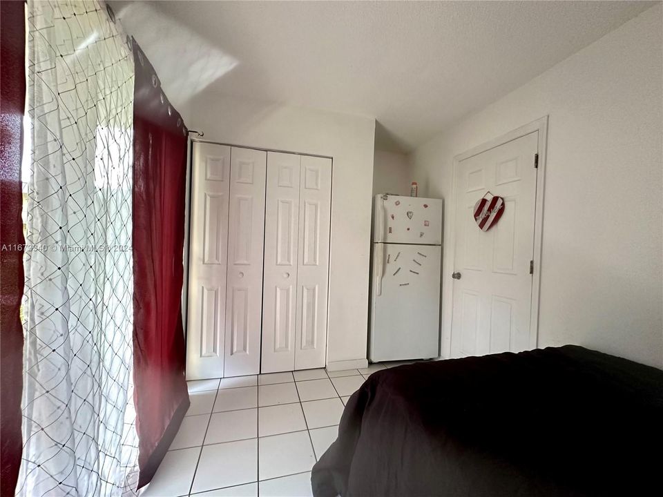 For Sale: $155,000 (1 beds, 1 baths, 730 Square Feet)