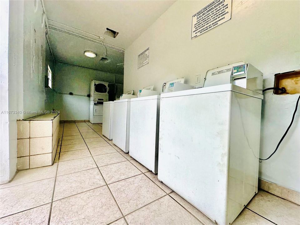 For Sale: $155,000 (1 beds, 1 baths, 730 Square Feet)