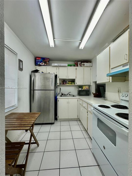 For Sale: $155,000 (1 beds, 1 baths, 730 Square Feet)