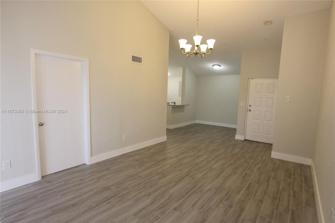 For Rent: $1,700 (1 beds, 1 baths, 804 Square Feet)