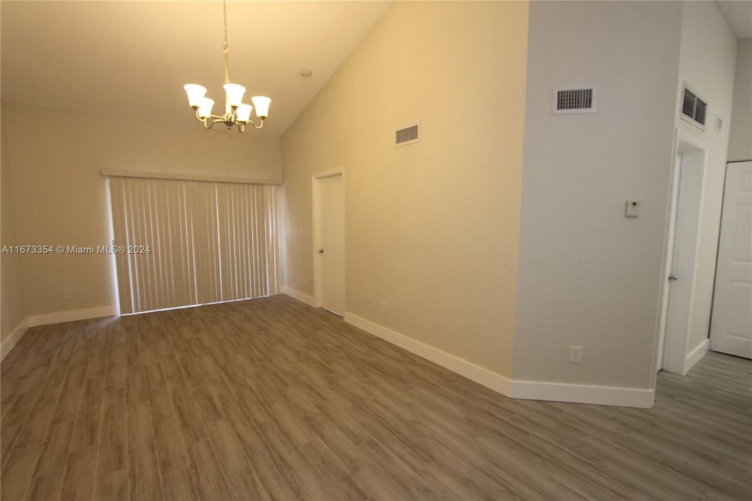 For Rent: $1,700 (1 beds, 1 baths, 804 Square Feet)