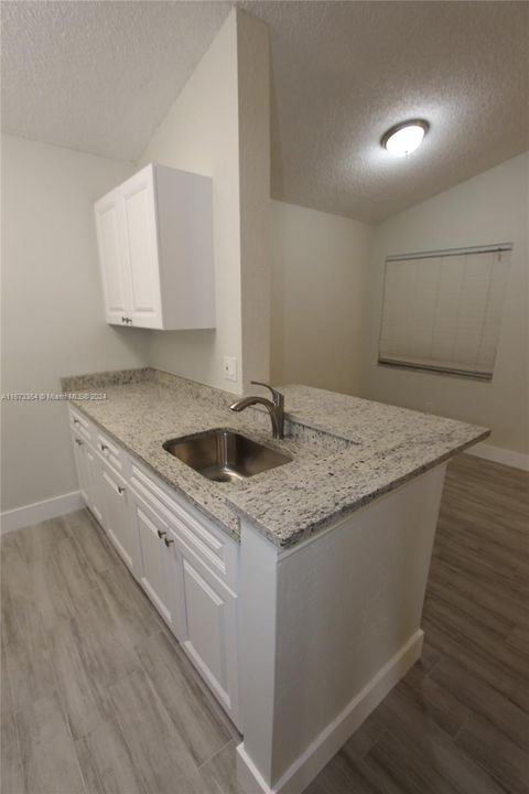 For Rent: $1,700 (1 beds, 1 baths, 804 Square Feet)