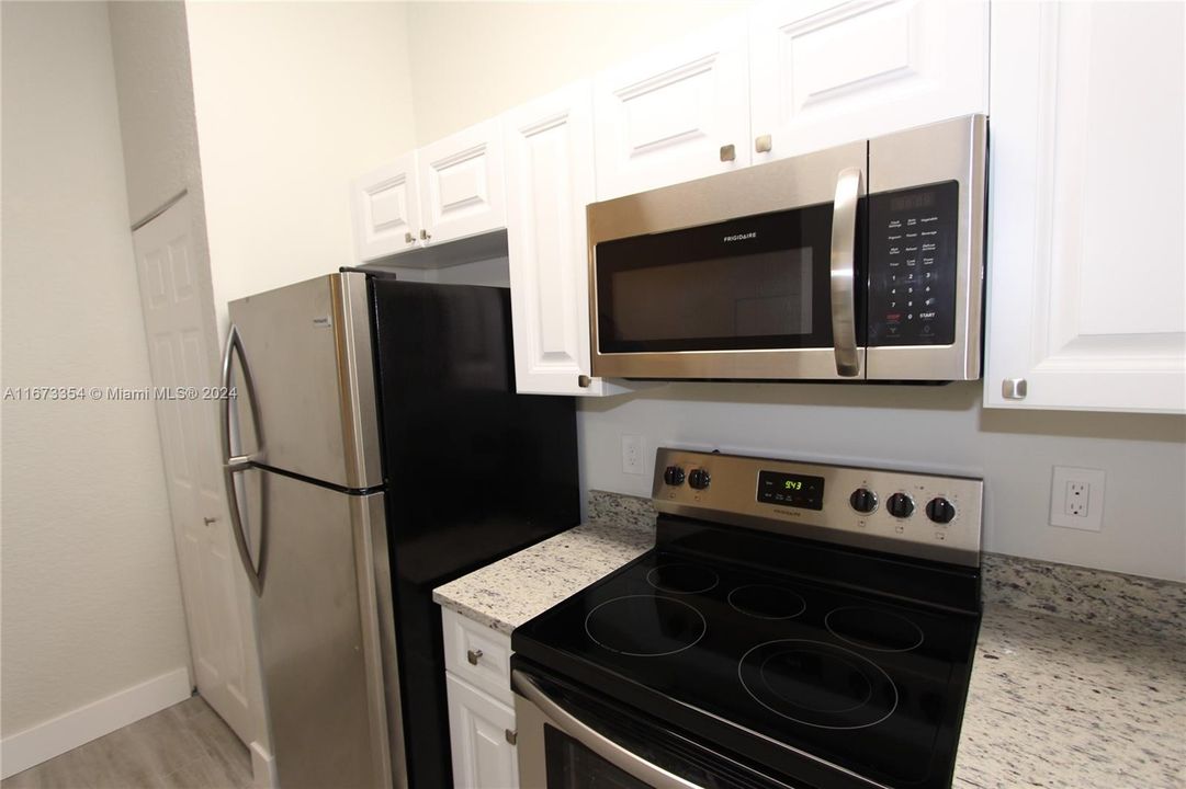 For Rent: $1,700 (1 beds, 1 baths, 804 Square Feet)