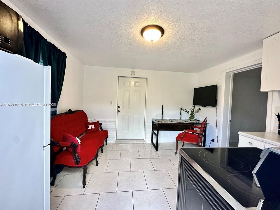 For Rent: $1,500 (1 beds, 1 baths, 800 Square Feet)