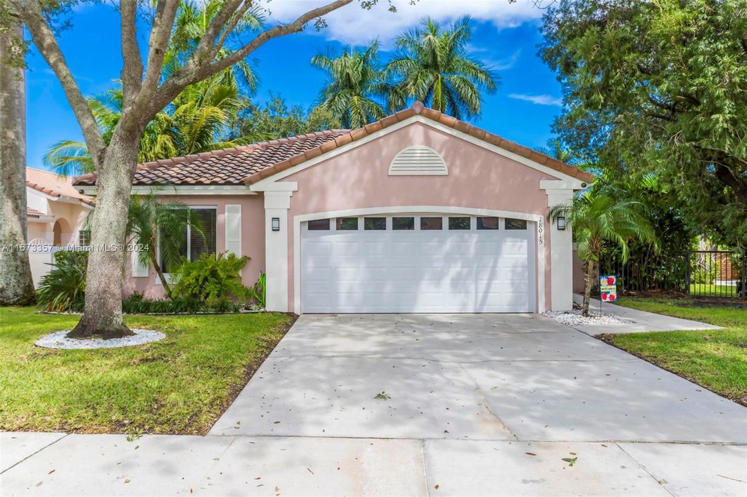 For Sale: $699,000 (3 beds, 2 baths, 1577 Square Feet)