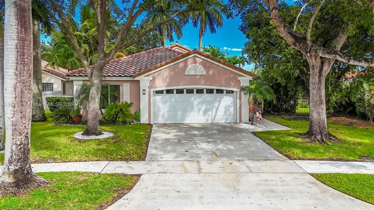 For Sale: $699,000 (3 beds, 2 baths, 1577 Square Feet)