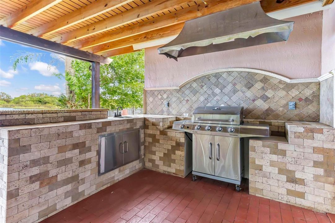 En Venta: $699,000 (3 camas, 2 baños, 1577 Pies cuadrados)