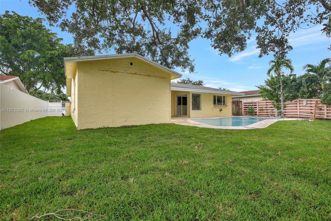 For Sale: $625,000 (3 beds, 2 baths, 1623 Square Feet)