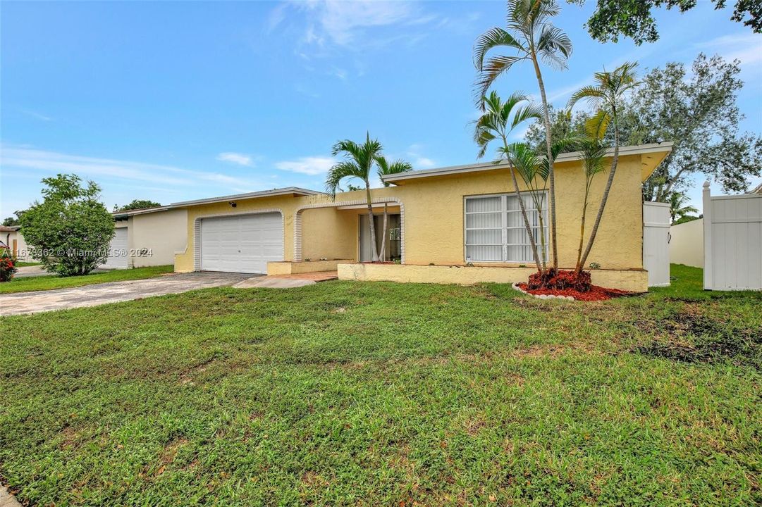 For Sale: $625,000 (3 beds, 2 baths, 1623 Square Feet)