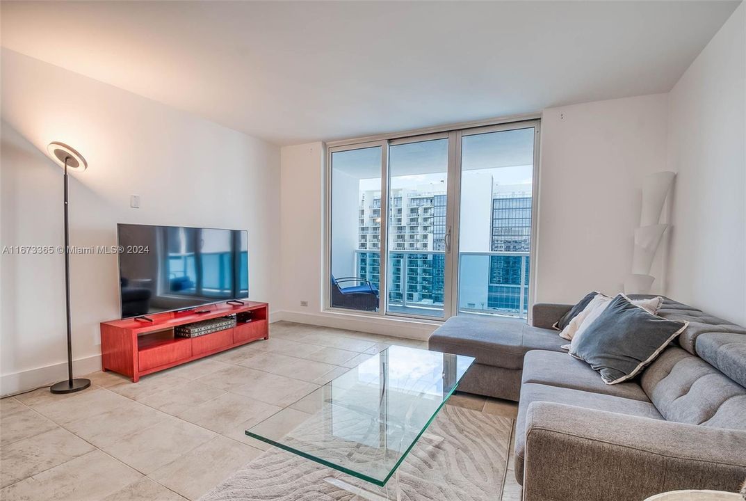 For Sale: $1,400,000 (1 beds, 1 baths, 900 Square Feet)