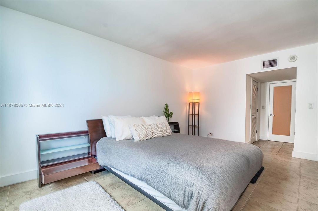 For Sale: $1,400,000 (1 beds, 1 baths, 900 Square Feet)