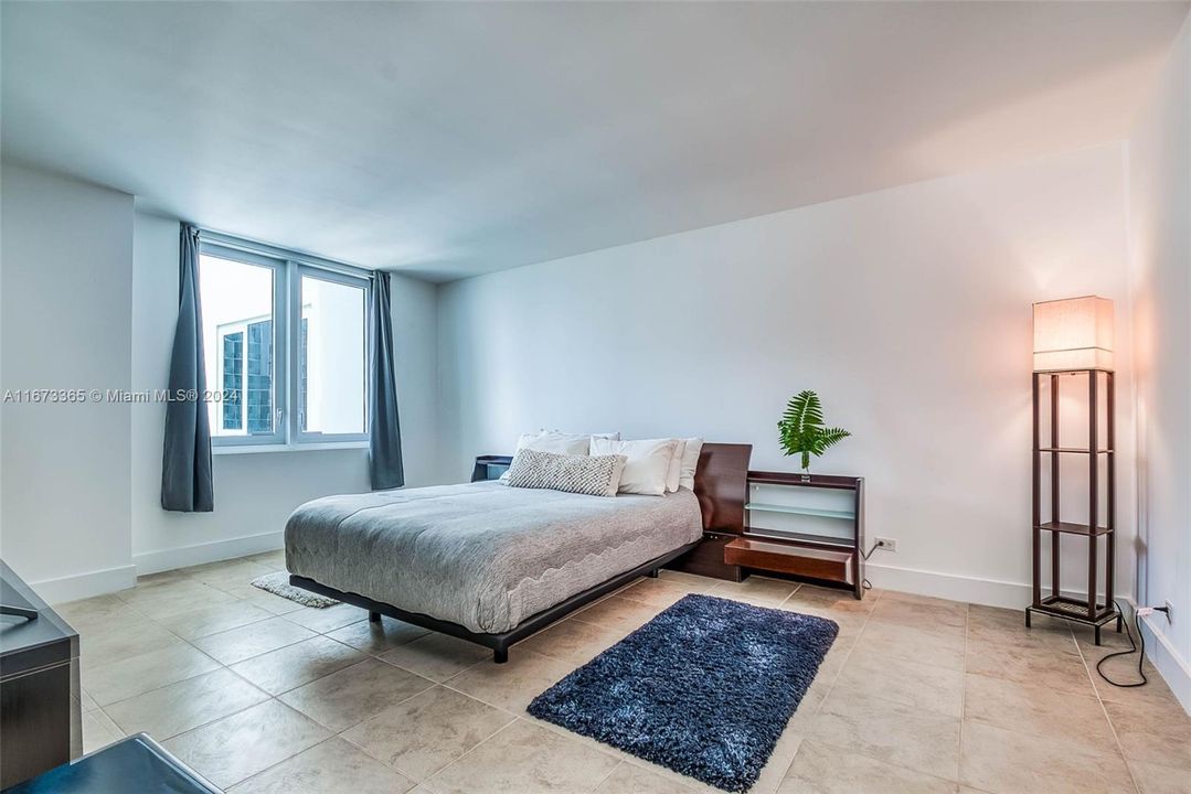 For Sale: $1,400,000 (1 beds, 1 baths, 900 Square Feet)